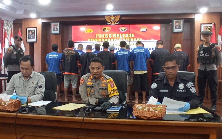 Polres Kobar Tangkap 16 Tersangka Penjarah Sawit di Dua Perusahaan
