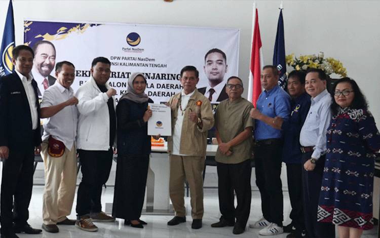Panglima Batamad Yuandrias Daftar Bacagub Kalteng ke DPW NasDem