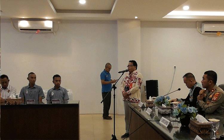 Lepas Dua Atlet Sepeda Ikuti Training Camp Persiapan PON, Ini Harapan Pj Bupati Kapuas