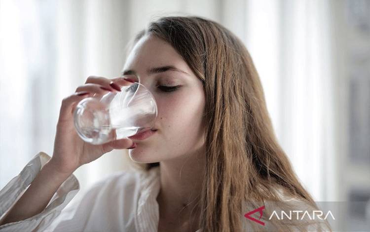 Kiat Terhindar dari Dehidrasi Hingga Heat Stroke Saat Cuaca Panas