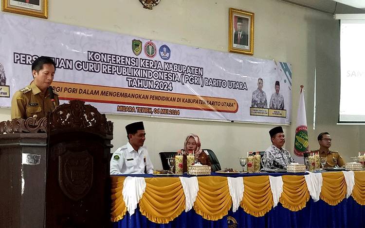 Pj Bupati Barut Ajak Para Guru dan Tenaga Pendidik Amalkan Jati Diri PGRI