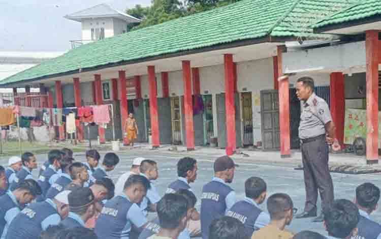 Kepala Rutan Kapuas Ingatkan WBP Pentingnya Jaga Kebersihan dan Olahraga?