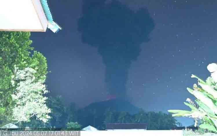 Gunung Ibu di Halmahera Erupsi, Semburkan Abu Setinggi 2.000 Meter
