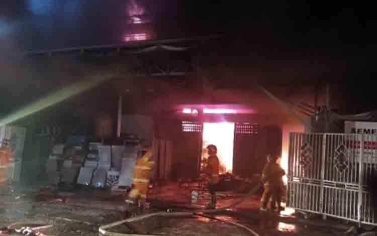 Toko Bahan Bangunan Terbakar di Sampit Diduga Korsleting Listrik
