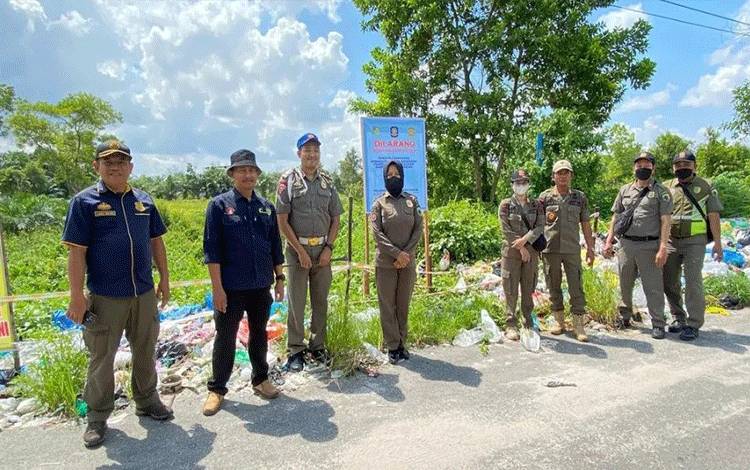 Tegakkan Perda, Kasatpol PP Palangka Raya Ingatkan Warga Jangan Buang Sampah Sembarangan