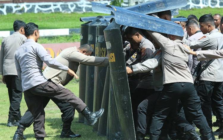 Satbrimob Polda Kalteng Terus Asah Kemampuan Taktis Penanggulangan Huru-hara