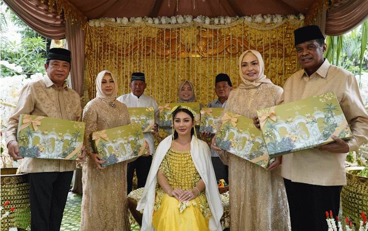 Sehari Jelang Akad Nikah, Monica Putri Rasyid Jalani Prosesi Adat Badudus Mandi Mandi
