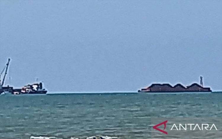 Tim Gabungan Berhasil Evakuasi Kapal Kandas di Pelabuhan Pangkalbalam