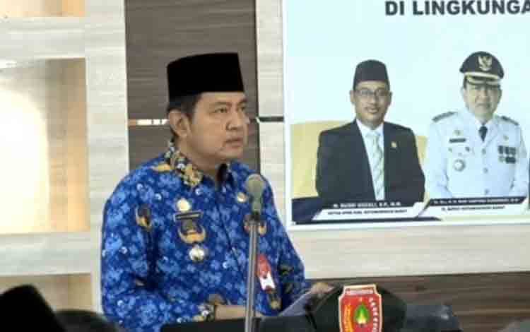 Lantik Pejabat Administrator dan Pengawas, Pj Bupati Kobar Minta Laksanlan Tugas Dengan Baik