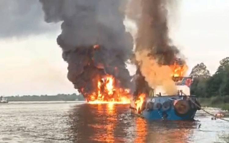 Kapal Tugboat Meledak di Das Barito