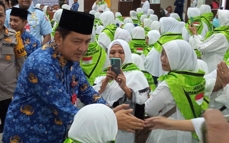 Pemkab Kobar Terus Berupaya Berikan Pelayanan Terbaik Terhadap Jamaah Calon Haji?