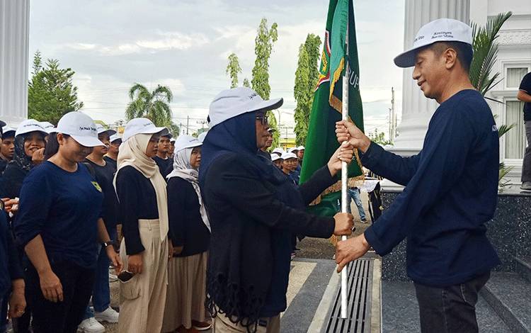 Pj Bupati Lepas Kontingen Barito Utara Ikuti FBIM di Palangka Raya