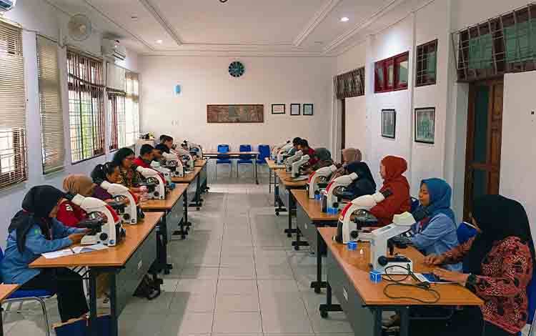 Dinkes Kapuas Gelar Pelatihan Penyegaran Mikroskopis Malaria