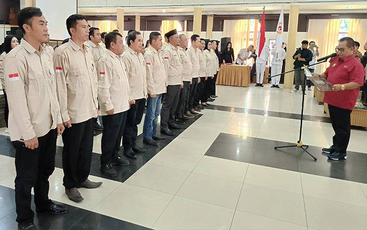 Ketua Harian KONI Kalteng Lantik Pengurus KONI Barito Timur