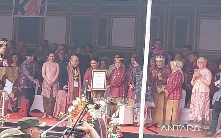 Ibu Negara Ikut Meriahkan Parade di HUT Dekranas