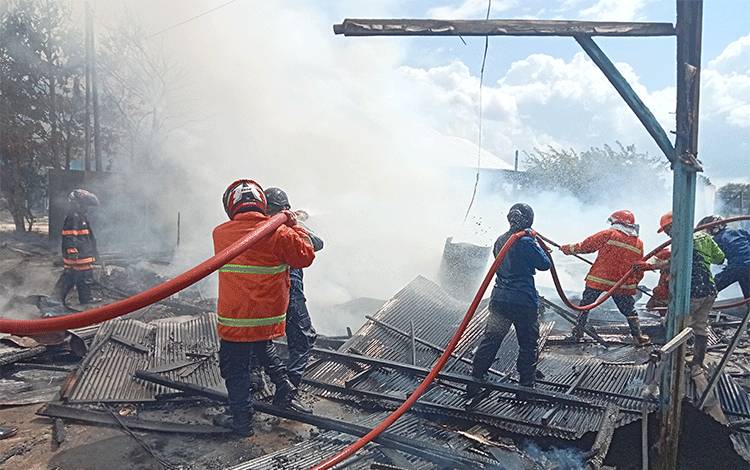 Dua Ruko Ludes Terbakar di Sampit