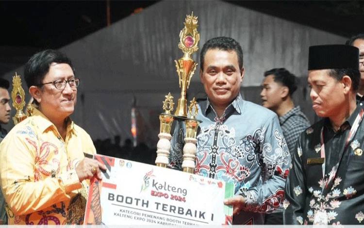 Palangka Raya Raih Juara Booth Terbaik I di Kalteng Expo 2024