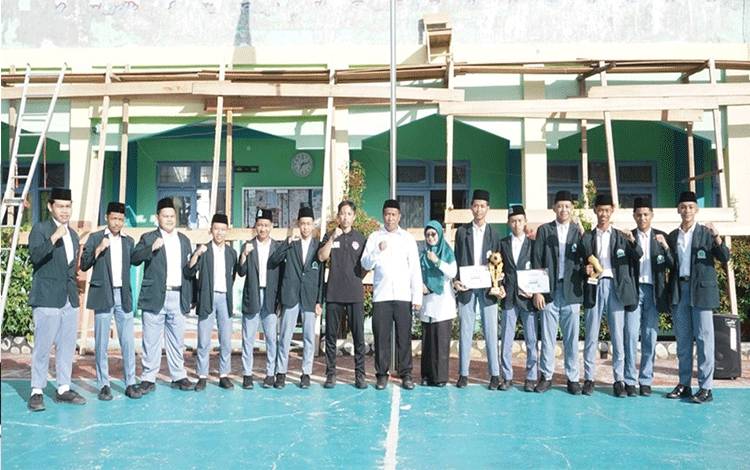 MAN Kapuas Raih Juara 2 di Ajang Turnamen Futsal Bupati Cup