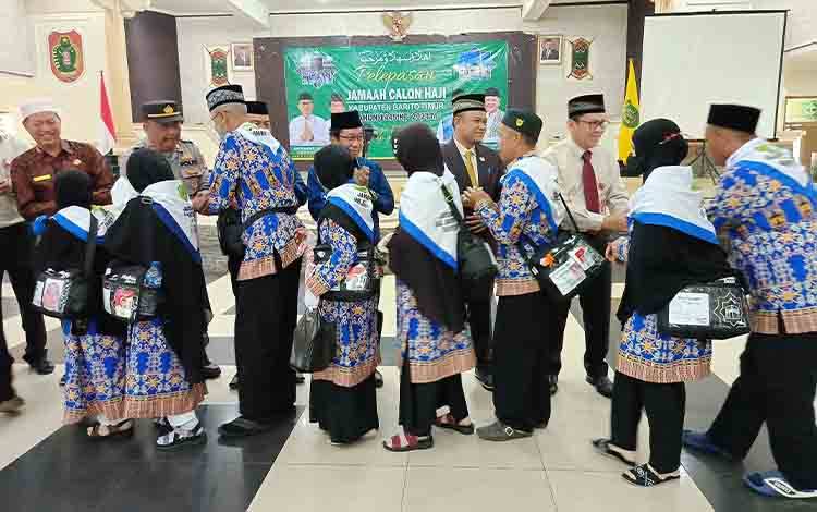 Pemkab Barito Timur Lepas Keberangkatan 116 Jemaah Calon Haji