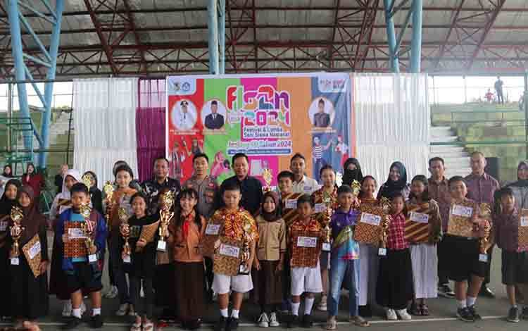 Kadis Pendidikan Tutup Kegiatan FLS2N Tingkat Kabupaten Seruyan