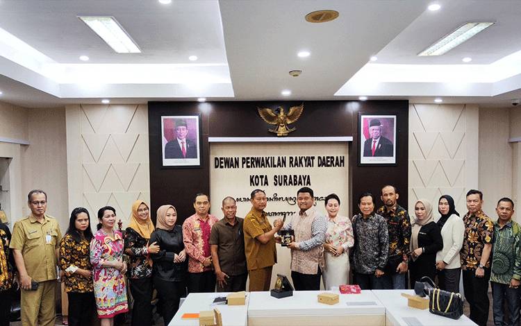 Gali Referensi Susun Dua Raperda, Pansus III DPRD Kapuas Kunjungi DPRD Kota Surabaya