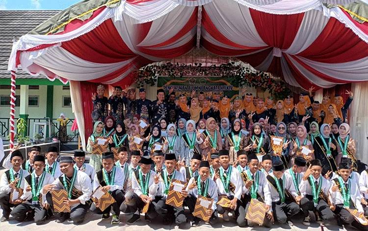 MTsN 2 Kapuas Gelar Pengukuhan Peserta Didik Kelas IX