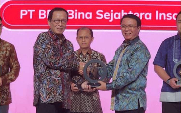 OJK Apresiasi BPR Lingga Sejahtera Atas Kontribusi kepada Usaha Mikro Kecil dan Masyarakat di Wilayahnya