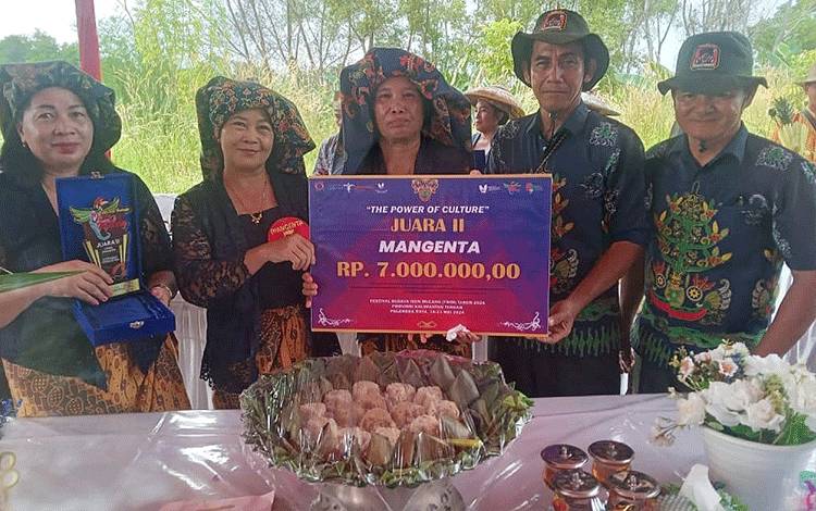Kontingen Bartim Juara II Lomba Mangenta pada Festival Budaya Isen Mulang