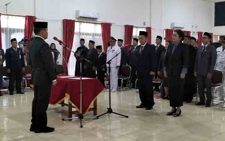 Pj Bupati Barito Selatan Lantik 41 Pejabat serta Direktur Perumdam Tirta Barito