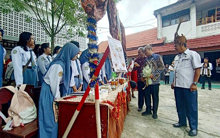 SMAN 1 Muara Teweh Dikunjungi SMAN 1 Buntok Dalam Rangka Penerapan Kurikulum Merdeka