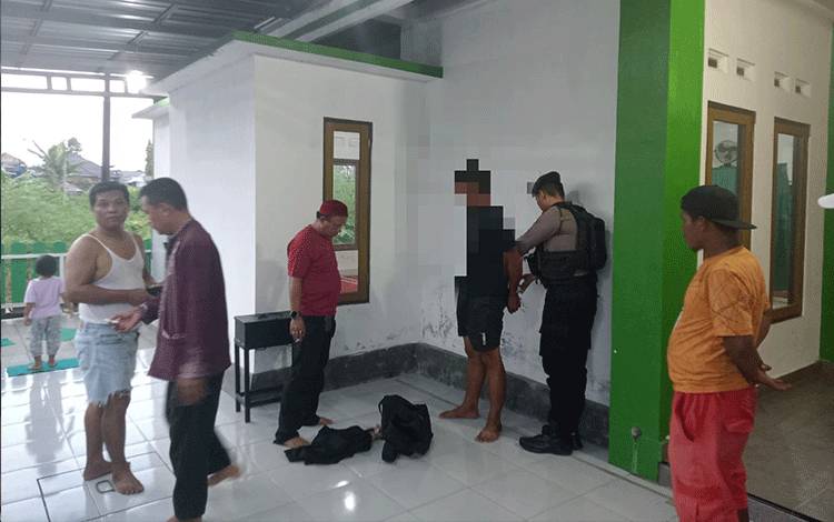 Warga Tangkap Pelaku Pencuri Kotak Amal di Musala Baiti Jannah Palangka Raya
