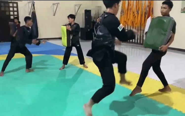 Meningkatkan Mental Ukir untuk Prestasi, Atlet Pencak Silat Kalteng ini Fokus Latihan