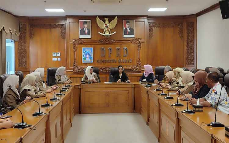 Kunker ke DPRD Sleman, Anggota DPRD Kobar?Bersama Anggota Kaukus Bahas Peningkatan Perempuan