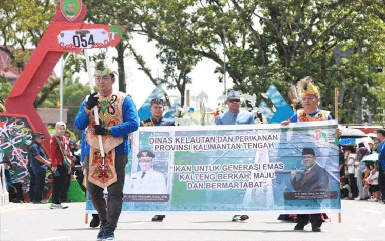 Angkat Udang Vaname, Dislutkan Kalteng Raih Juara I Karnaval Budaya