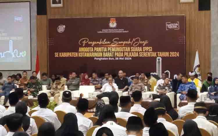 KPU Kobar Lantik 282 Anggota PPK Pilkada Serentak 2024