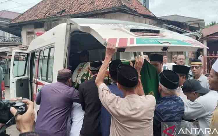Ibunda Mendagri Dimakamkan di TPU Kebun Bunga Palembang