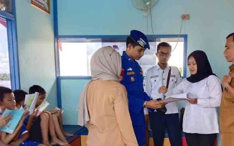 Disarpustaka Kapuas Dukung Penguatan Literasi Wilayah Pesisir Lewat Kerja Sama dengan Polairud