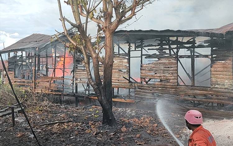 Terjadi Kebakaran di Jalan Mendawai Palangka Raya Sore ini