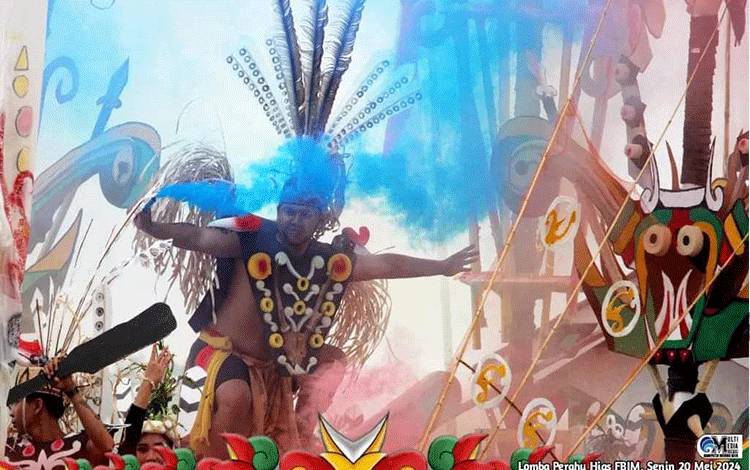 Perahu Hias Murung Raya Usung Tema Johi Kuta Lowu Korong Pinang, Ini Maknanya