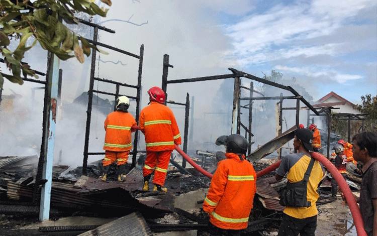 Barak 5 Pintu di Belakang Panti Asuhan Aninda Qolbu Sampit Ludes Terbakar
