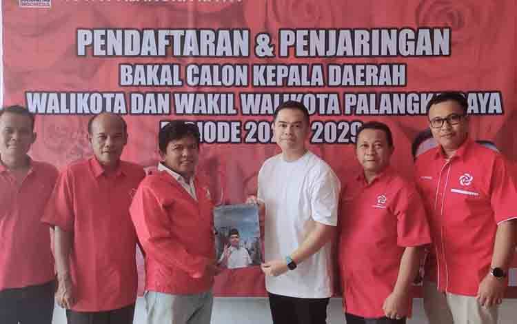 Axel Narang Pendaftar Pertama Bakal Calon Wakil Wali Kota ke DPD PSI Palangka Raya