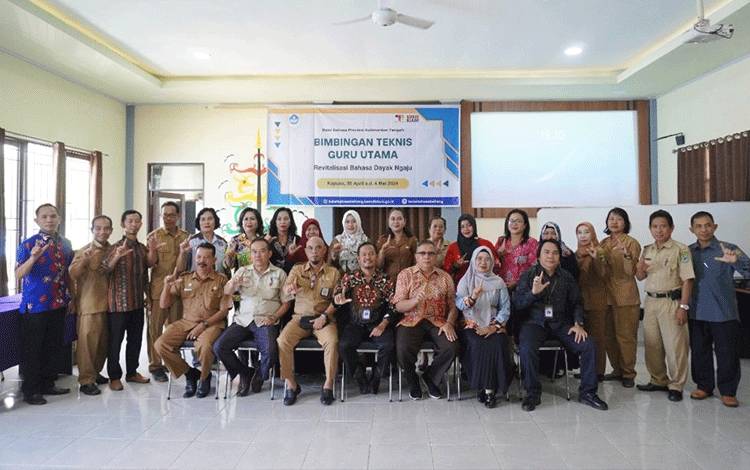 Balai Bahasa Kalteng Bimbing Guru Utama Revitalisasi Bahasa Dayak Ngaju di Kapuas