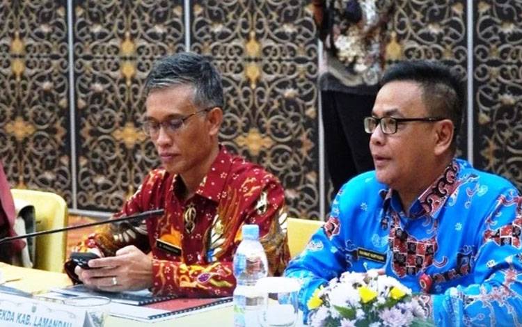 Sekda Lamandau Cermati Laporan Direksi Bank Kalteng
