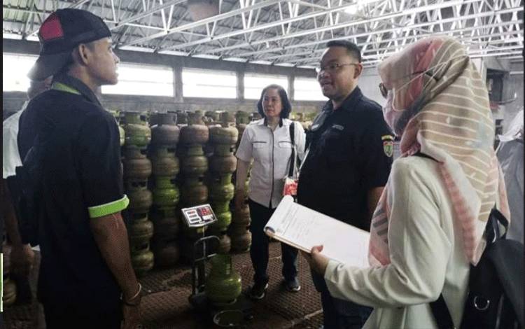 Pemprov Kalteng Sidak Pangkalan dan Timbang Elpiji 3 Kg