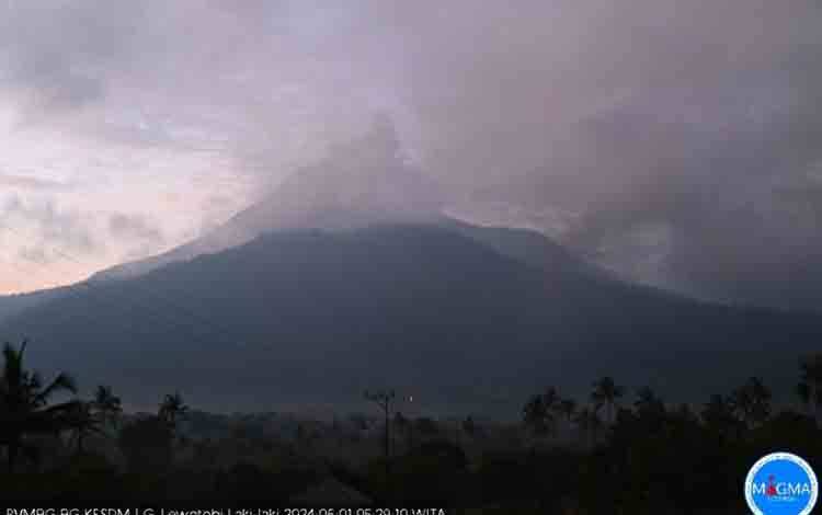 Gunung Lewotobi Laki-Laki Erupsi Tiga Kali pada Sabtu Pagi