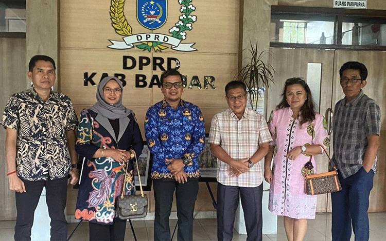 Anggota Komisi A DPRD Palangka Raya Dorong Masyarakat Manfaatkan Layanan Vaksinasi Rabies DPKP