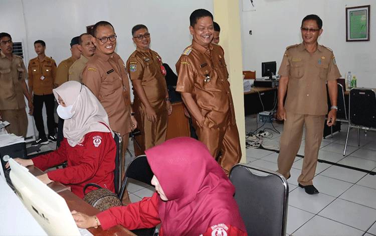 Disdukcapil Lakukan Pelayanan Jemput Bola di Seruyan Raya