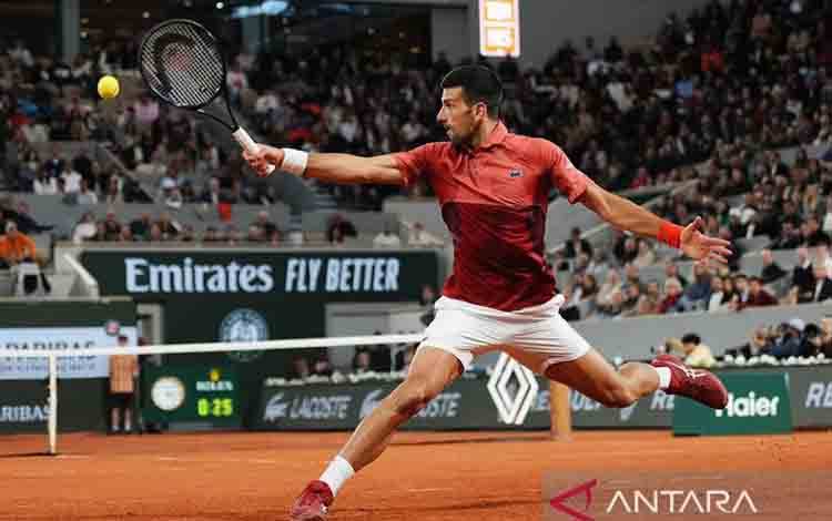 Djokovic Selamat dari Drama Lima Set, Medvedev Kandas di French Open