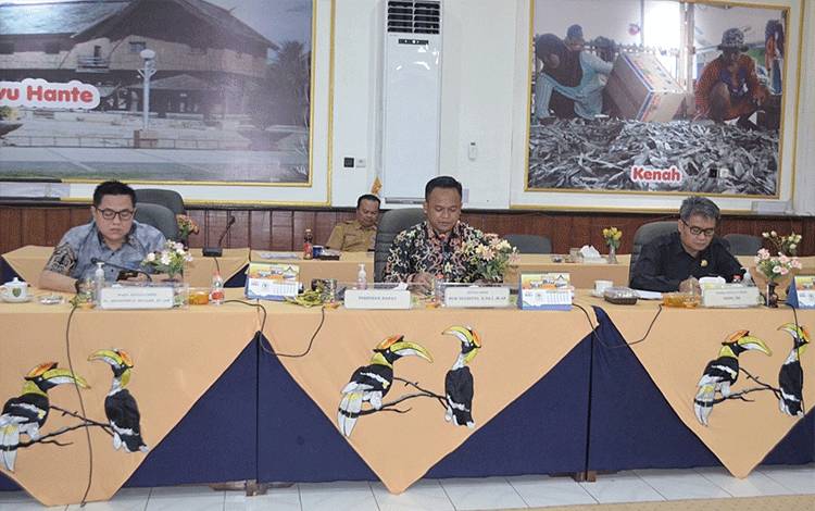 Fraksi Pendukung DPRD Bartim Sampaikan Pemandangan Umum Terkait Pengajuan Raperda Perumda