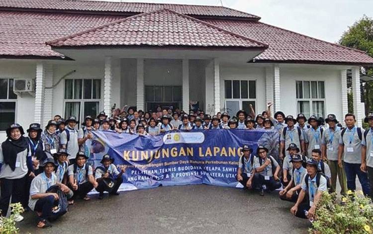 75 Pekebun Sawit Diajak Kunjungan Lapangan di PTPN IV Adolina